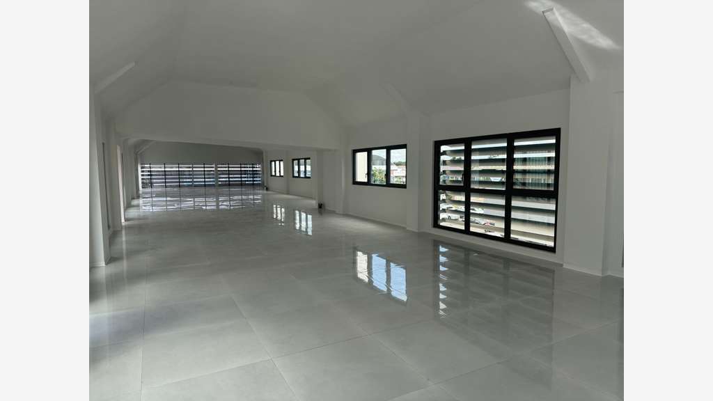 A louer bureaux 130m² refait à neuf à Jarry