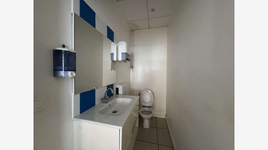 A louer bureaux de 133m² au 1er étage Baie Mahault