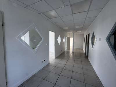 A louer bureaux de 133m² au 1er étage Baie Mahault