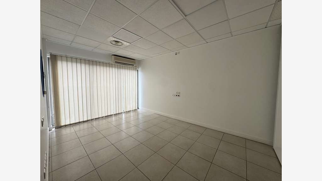 A louer bureaux de 133m² au 1er étage Baie Mahault