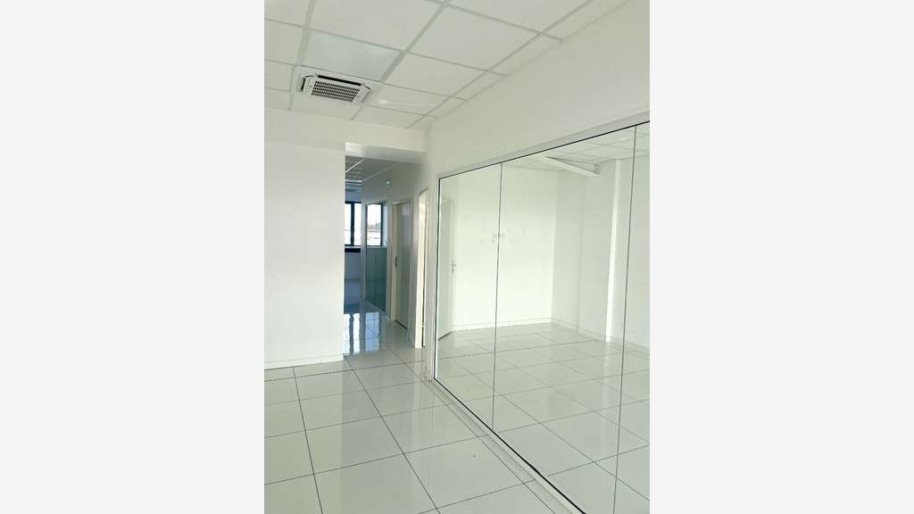 Bureaux PMR modernes aménagés 128 m2
