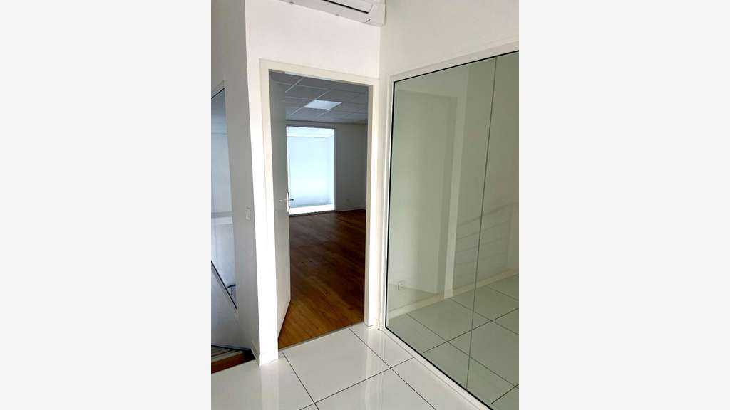Bureaux PMR modernes aménagés 128 m2