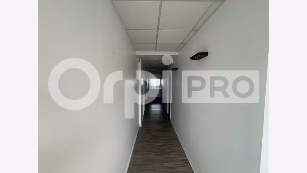 Local à louer de 106m² en RDC à Baie Mahault