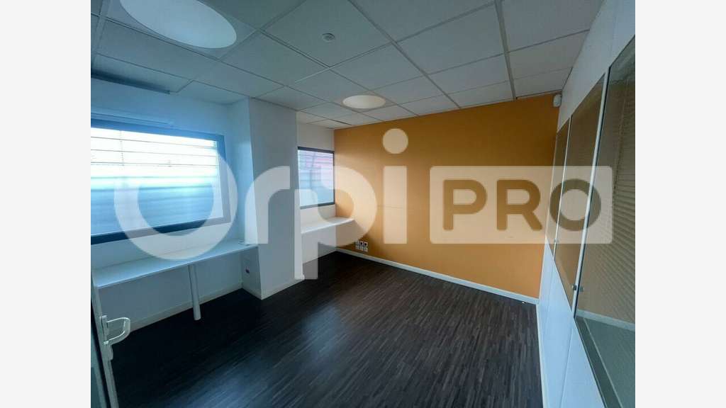 Local à louer de 106m² en RDC à Baie Mahault