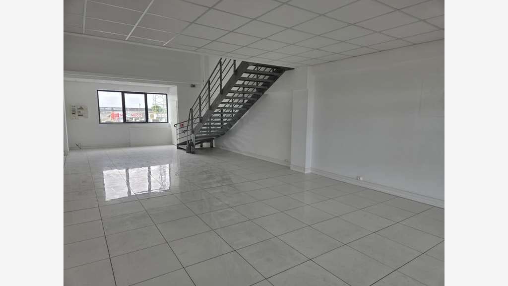 À LOUER - BUREAUX - 119 m²- BAIE MAHAULT (971)