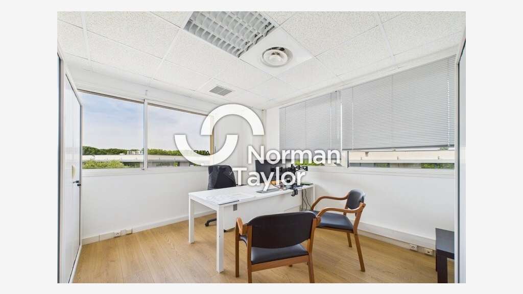 Bureaux aménagés 248m² à louer à Baillargues