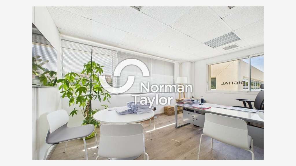 Bureaux aménagés 248m² à louer à Baillargues