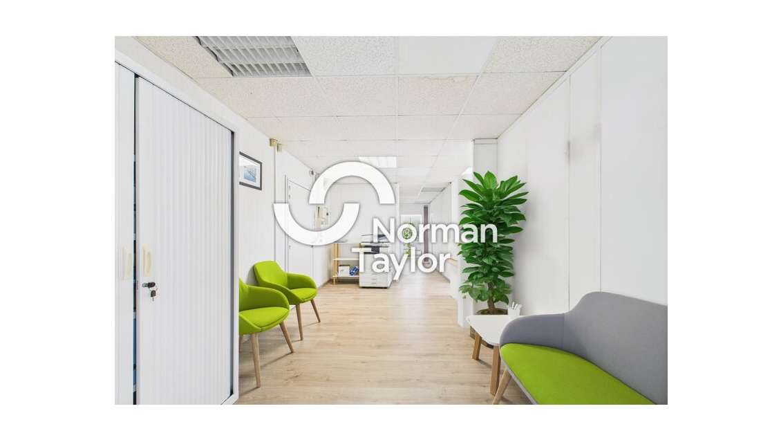 Bureaux aménagés 248m² à louer à Baillargues