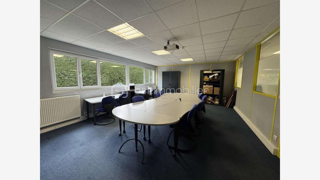 A louer bureaux 234m² à Bailly-Romainvilliers
