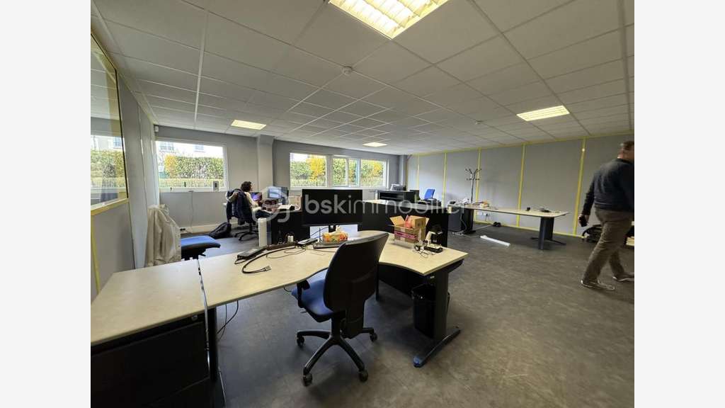 A louer bureaux 234m² à Bailly-Romainvilliers