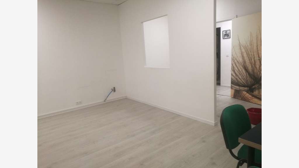 A louer bureaux 15m² R+1 à Bailly-Romainvilliers