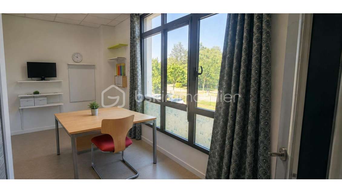 À LOUER - Bureau lumineux de 24 m² à Ba