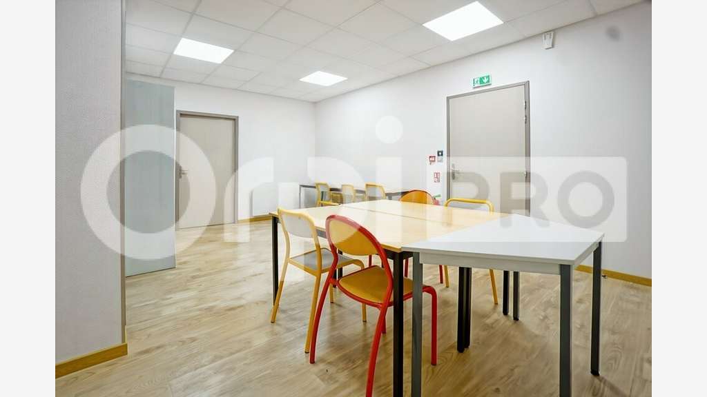 Cellule commerciale de 57m² à louer à Bapaume