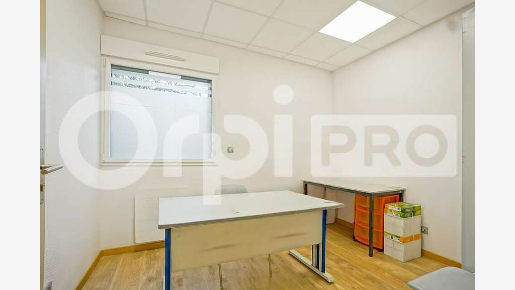 Cellule commerciale de 57m² à louer à Bapaume