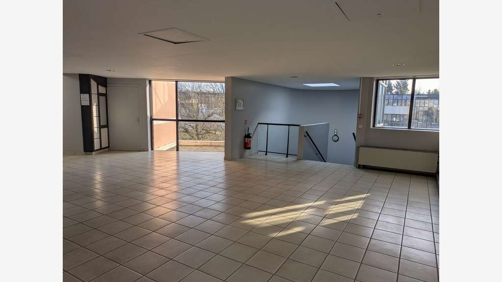 Beau local 154m² à louer à Barberaz