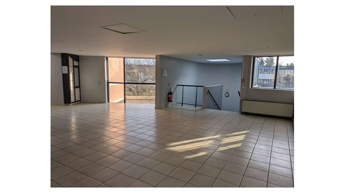 Local/bureau à louer BARBERAZ (73) 154 m²