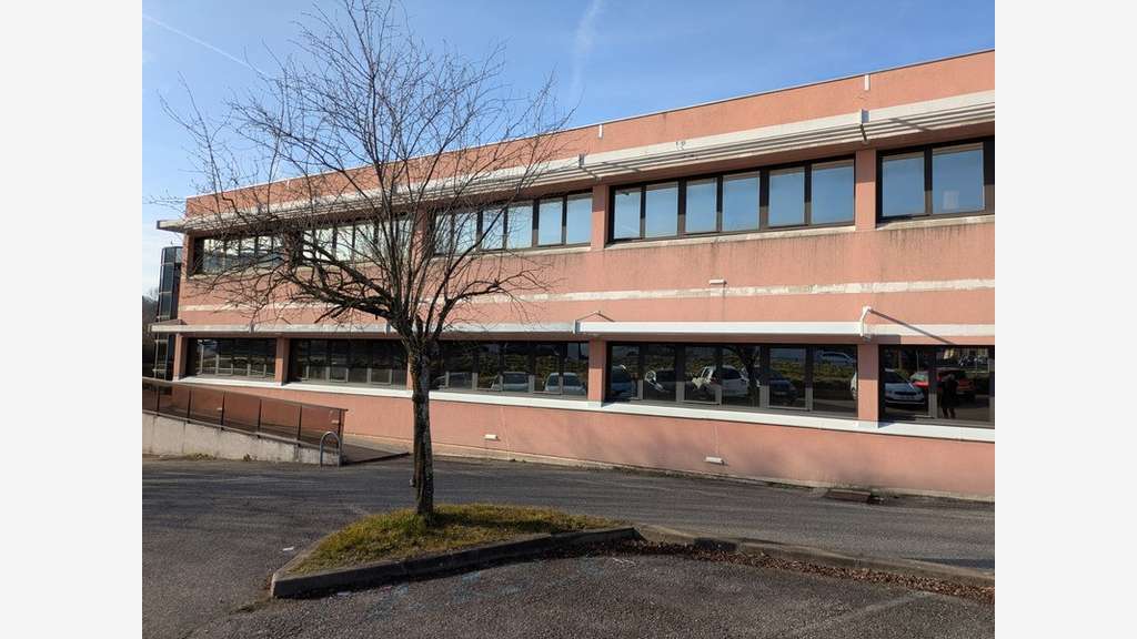 Beau local 154m² à louer à Barberaz