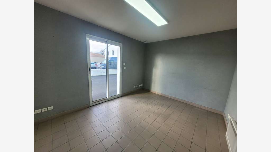 A louer atelier + bureaux Basse-Goulaine Pôle Sud