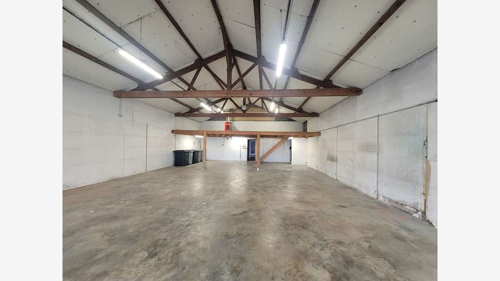 A louer atelier + bureaux Basse-Goulaine Pôle Sud