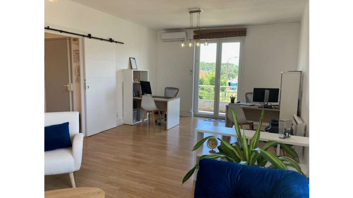 A louer bureau axe passant à Bassens  73