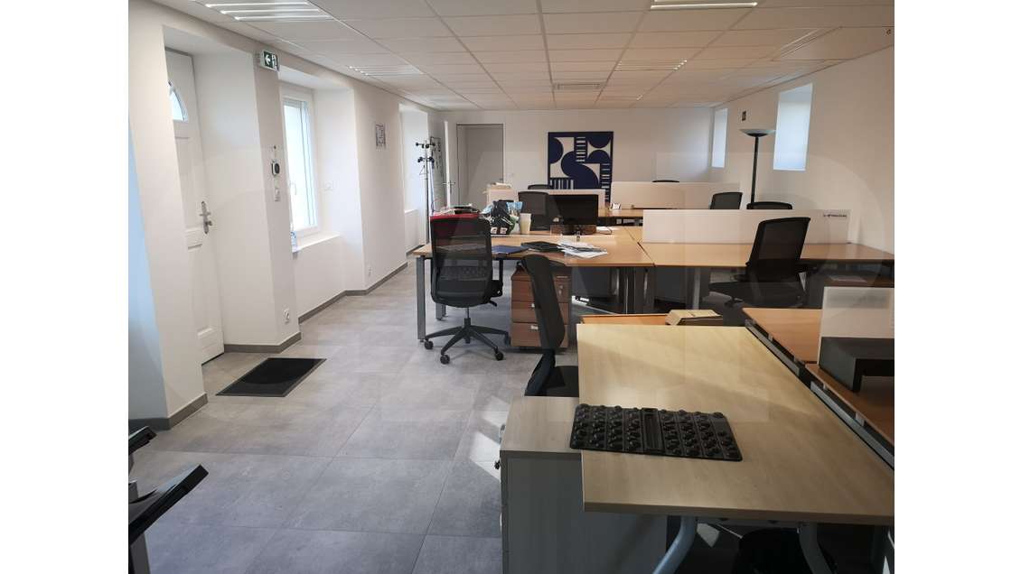 A louer plateau de bureaux 104m² refait neuf Baud
