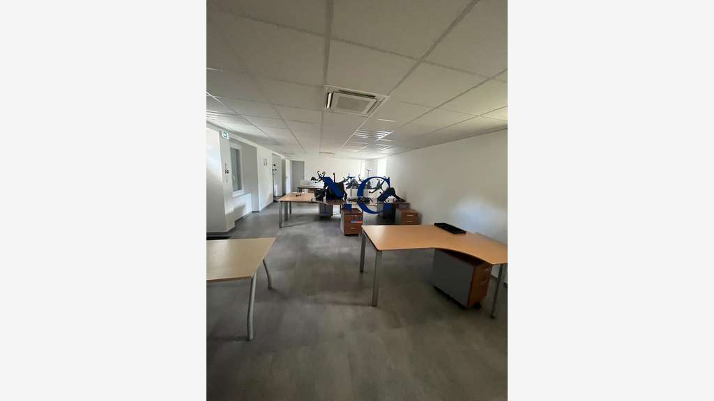 A louer local professionnel de 103 m2 / bureaux