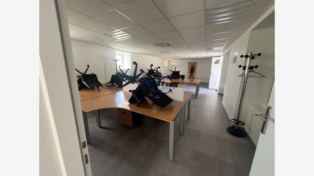 A louer local professionnel de 103 m2 / bureaux