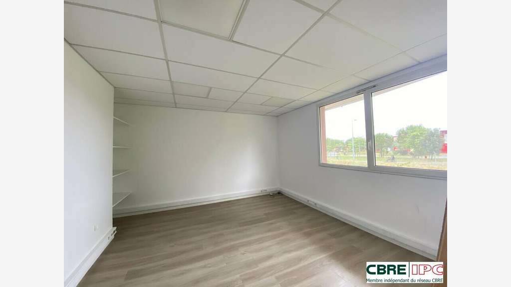 A louer bureaux 90m² RDC à Bayonne limite Anglet