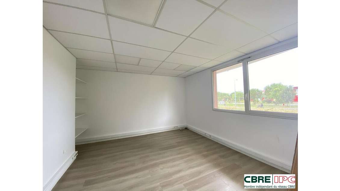 A louer bureaux 90m² RDC  à Bayonne limite Anglet