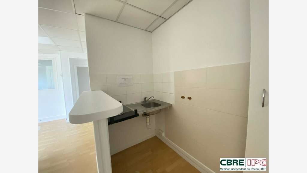 A louer bureaux 90m² RDC à Bayonne limite Anglet