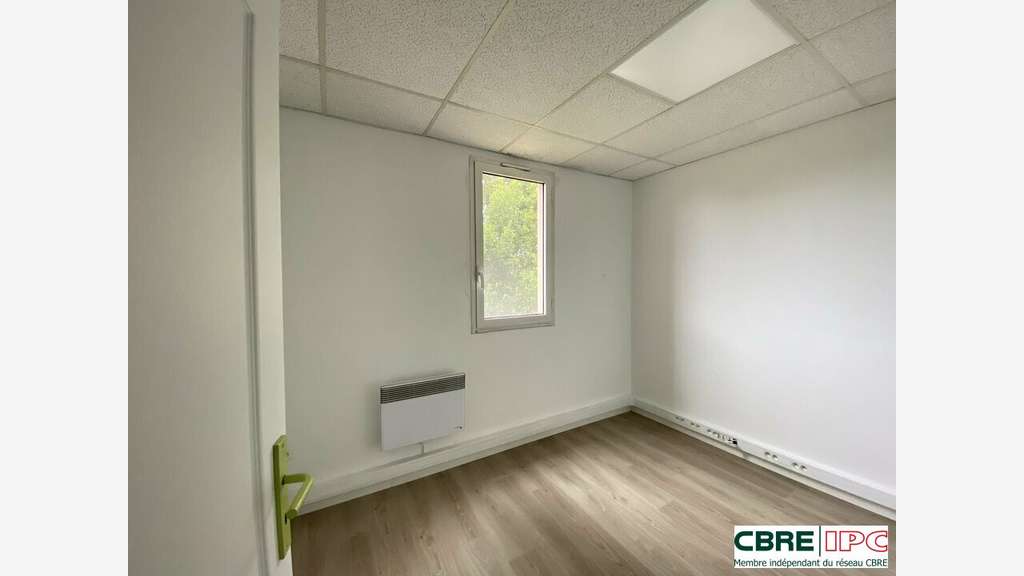 A louer bureaux 90m² RDC à Bayonne limite Anglet