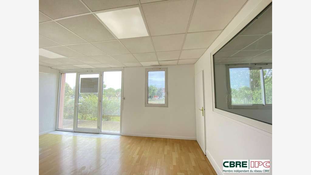 A louer bureaux 90m² RDC à Bayonne limite Anglet