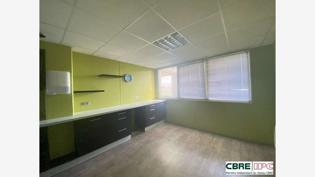 Location bureaux de 378m² en RDC à Bayonne