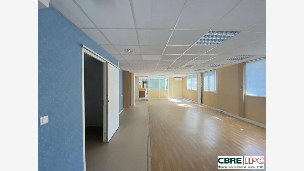 Location bureaux de 378m² en RDC à Bayonne
