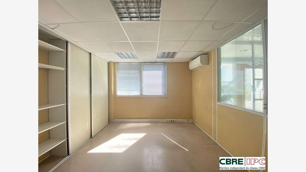 Location bureaux de 378m² en RDC à Bayonne