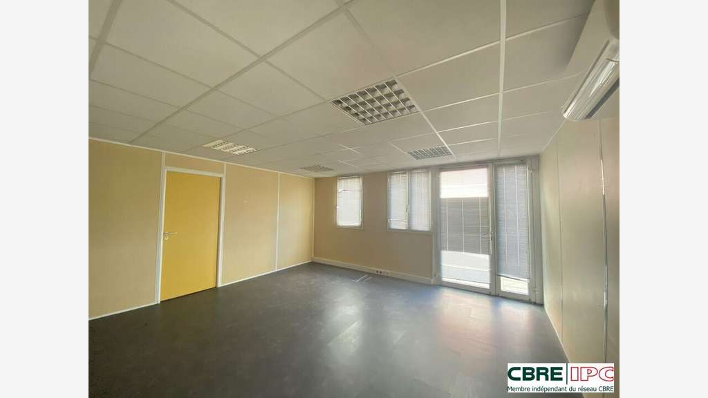 Location bureaux de 378m² en RDC à Bayonne