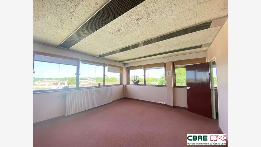 Location bureaux R+5 à Bayonne quartier des Arènes