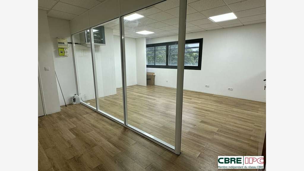 A louer bureaux 61m² lumineux à Bayonne Forum