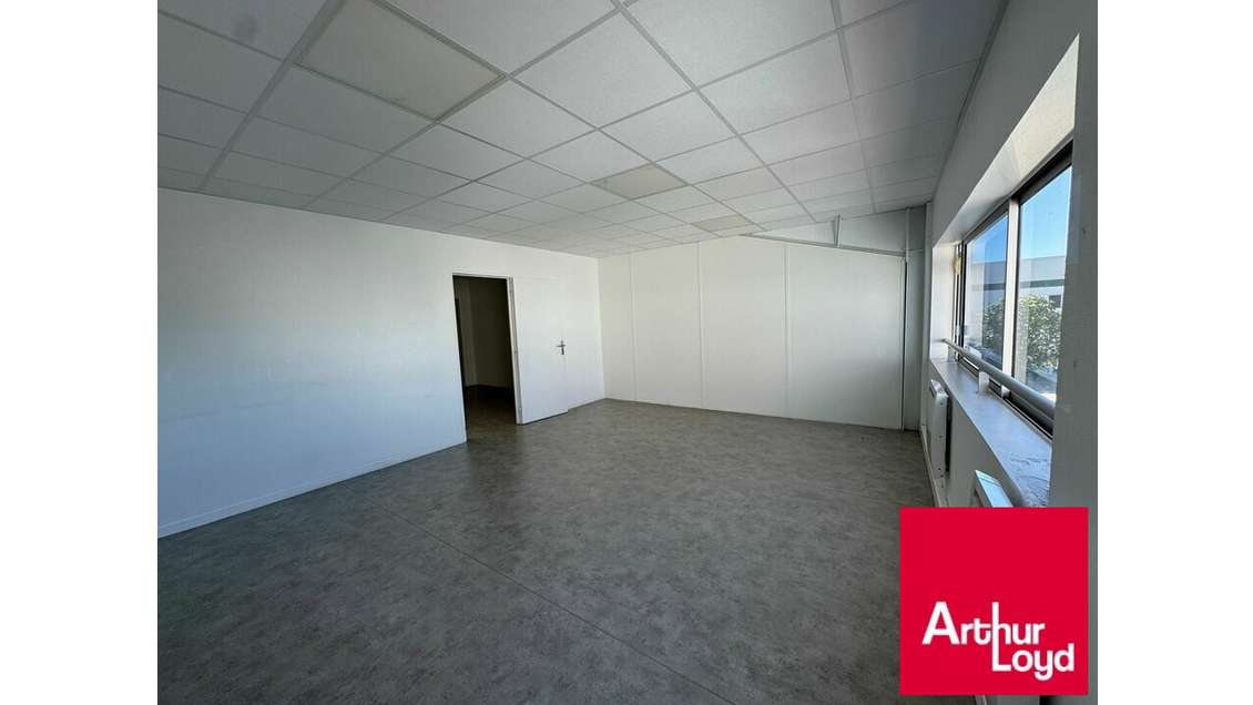 Bureaux lumineux 150m² R+1 à louer à Bayonne