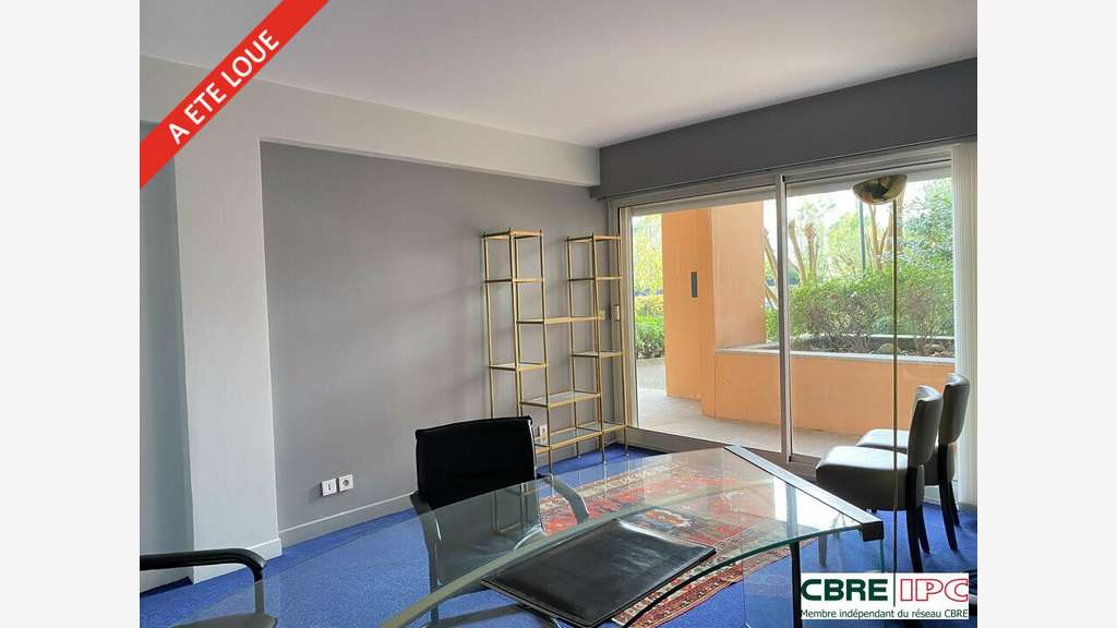 Location bureaux lumineux 100m² à Bayonne Arènes