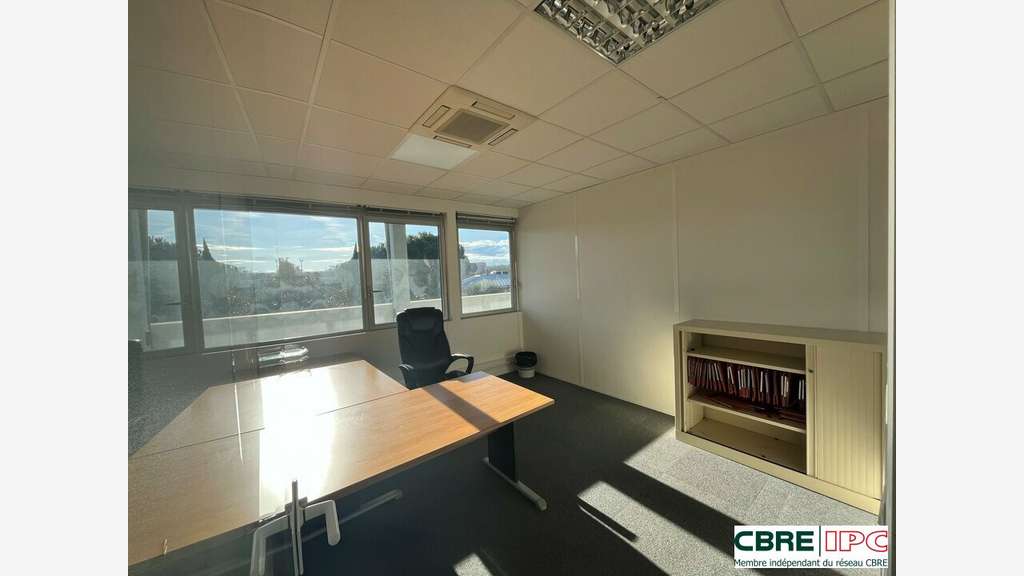 Location bureaux PMR 163m² R+1 à Bayonne