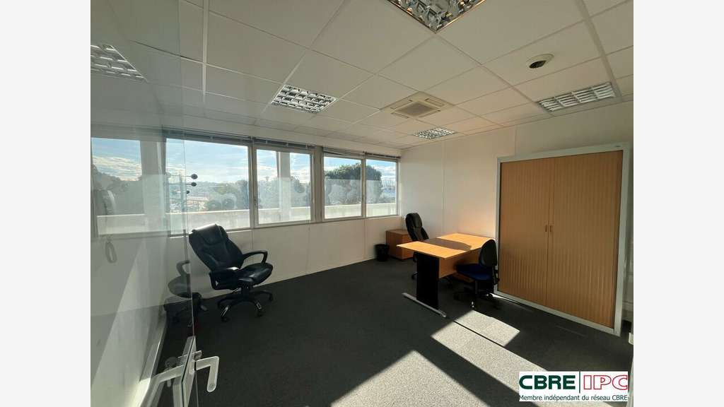 Location bureaux PMR 163m² R+1 à Bayonne