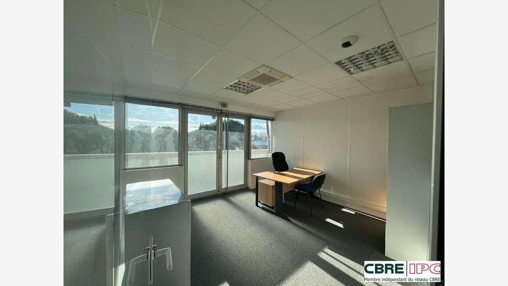 Location bureaux PMR 163m² R+1 à Bayonne