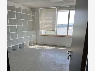 A louer bureau disponible 131m² à Bayonne