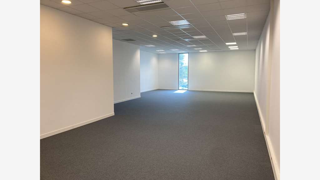 A louer bureau disponible 131m² à Bayonne