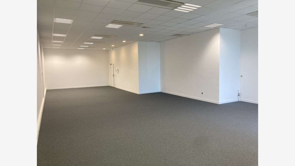 A louer bureau disponible 131m² à Bayonne