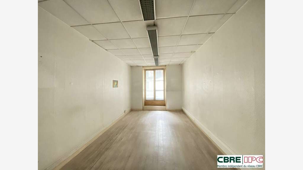 Location bureaux de 306m² au 1er étage à Bayonne