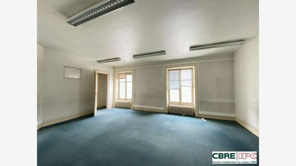 Location bureaux de 306m² au 1er étage à Bayonne