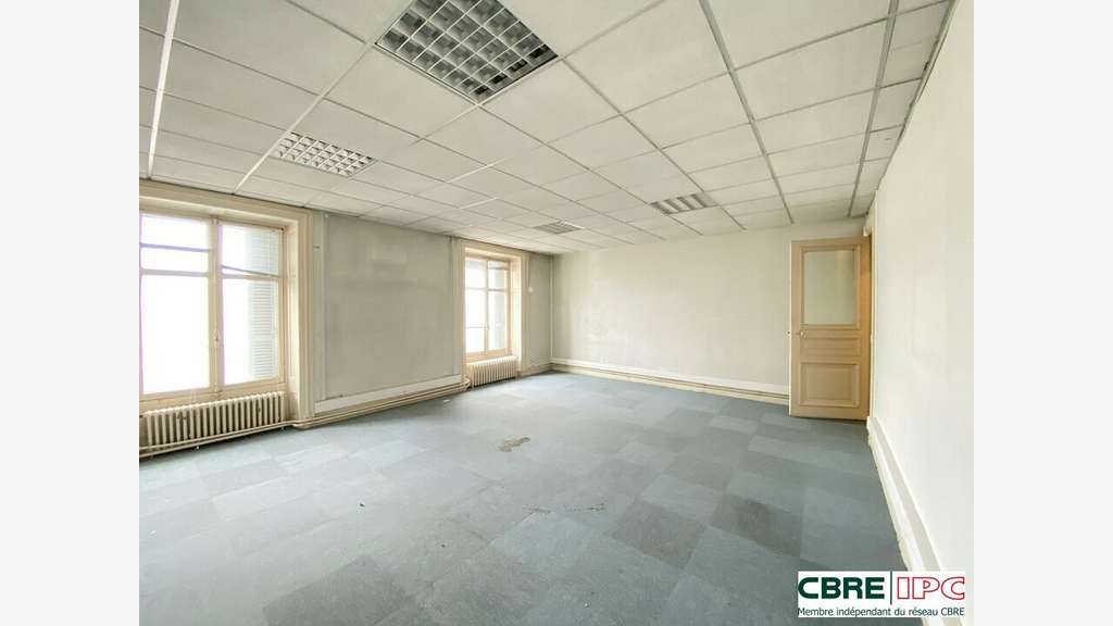 Location bureaux de 306m² au 1er étage à Bayonne