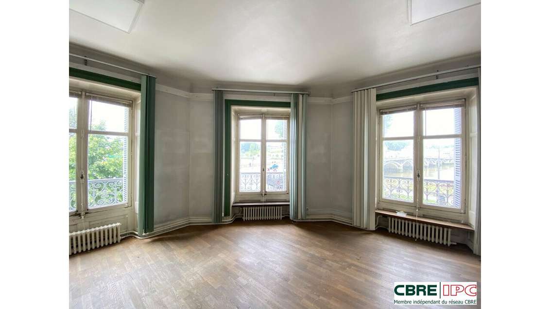Location bureaux de 306m² au 1er étage à Bayonne
